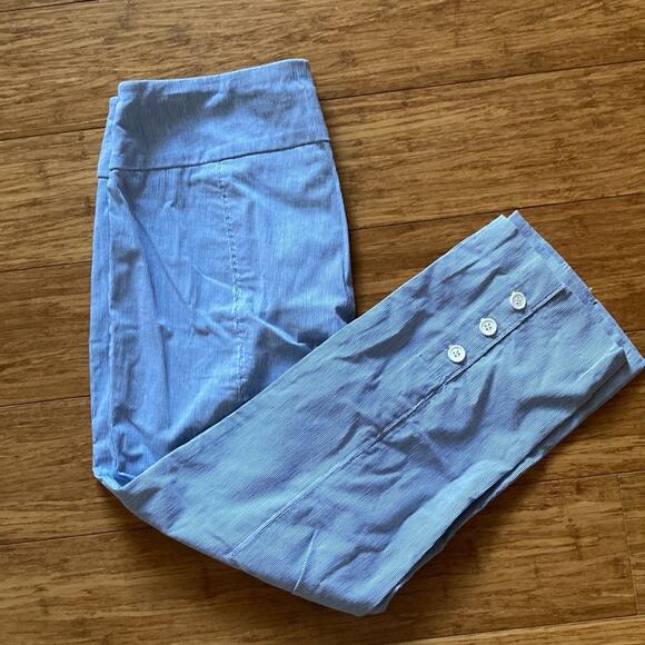 Crown & Ivy Blue & White Striped Stretch Pull On Capris, Size 4 - Picture 2 of 7